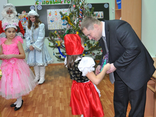 Глава администрации Аткарского района поздравил с Новым годом учеников класса инклюзивного обучения
